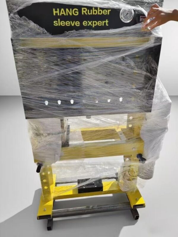 Hydraulic rubber sleeve machine