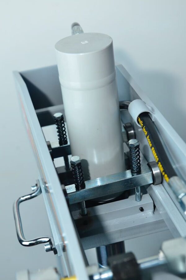 Brand-new Zir Zhongrun 20-ton hydraulic bearing press, which is both pneumatic and manual, model ZR-20YQ.
