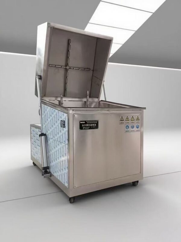 High pressure spray cleaner