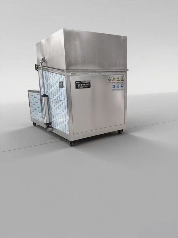 High pressure spray cleaner