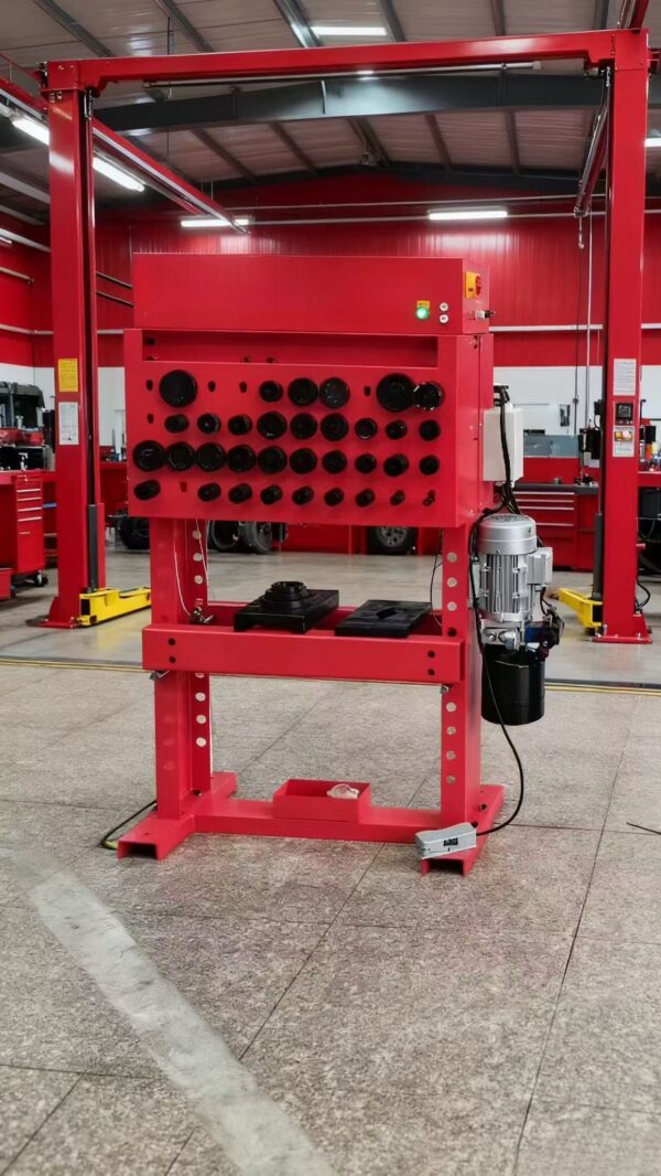 Hydraulic rubber sleeve machine