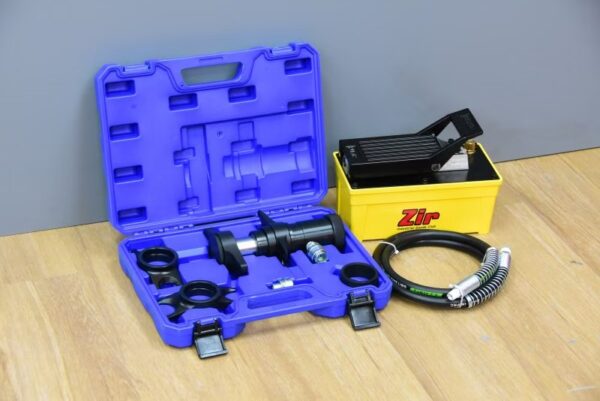 Pneumatic ball head removal tool