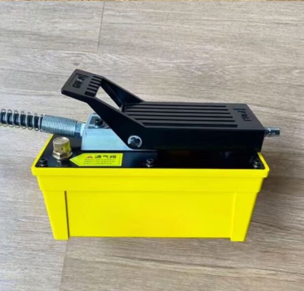 Pneumatic ball head removal tool