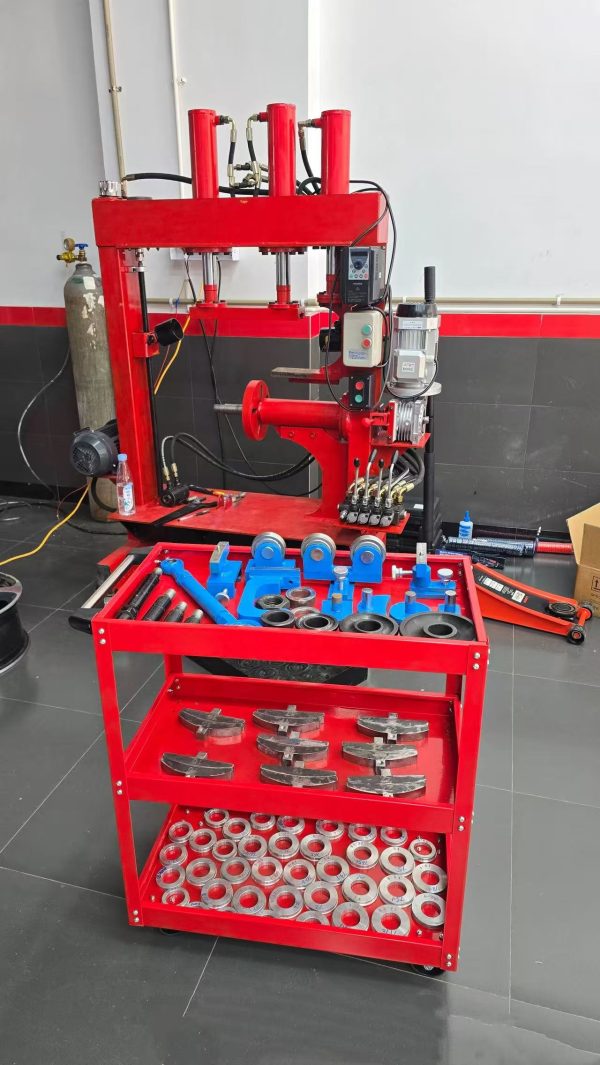 微信图片_20260913175136 360° Dead‑angle‑free Wheel Hub Hydraulic Straightening Machine
